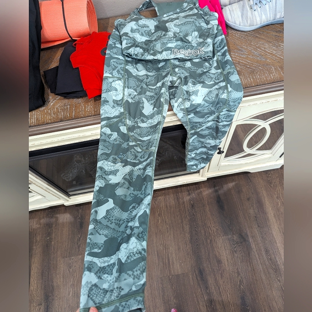 Women's Screen Camo print Reebok Workout set - Size M